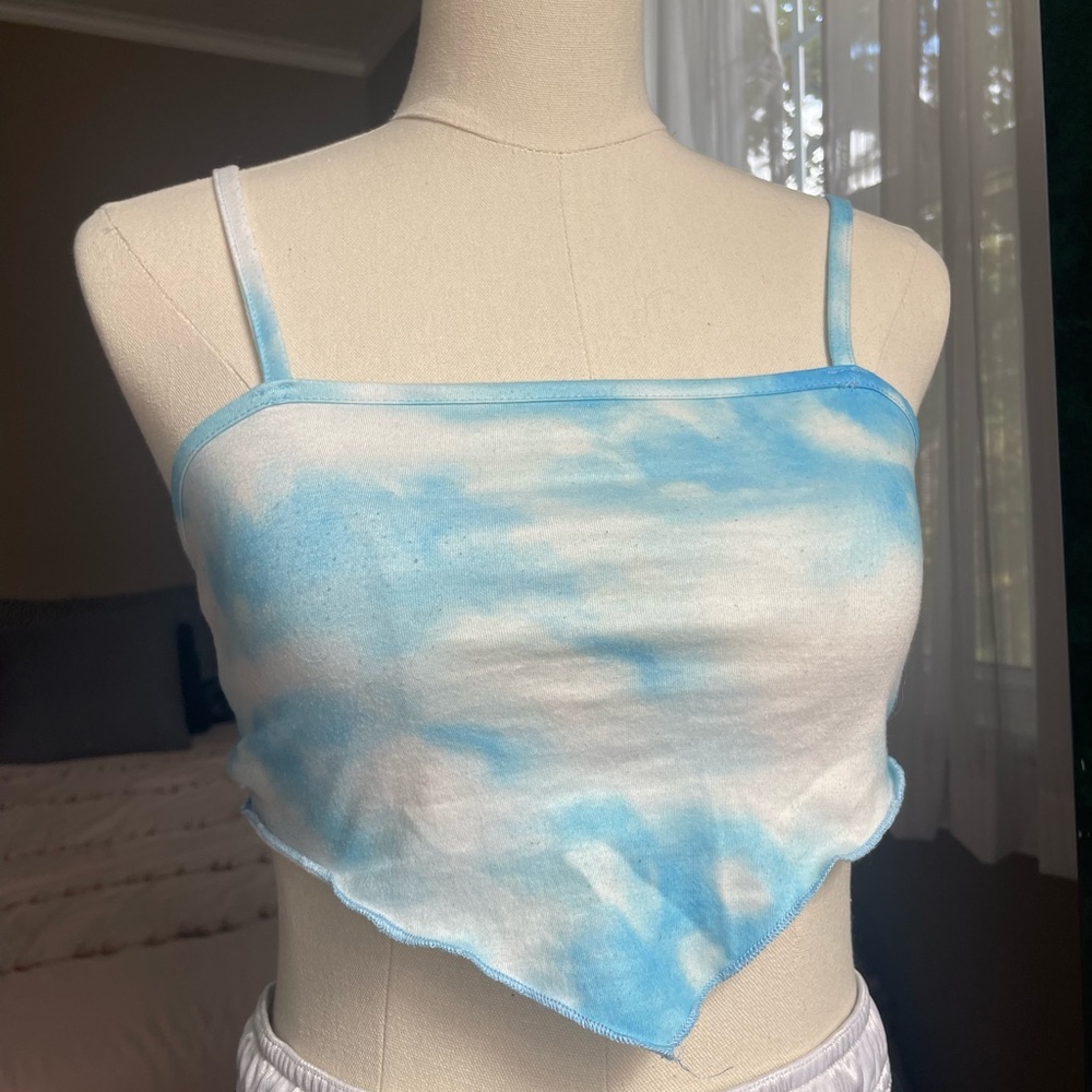 Cloud crop top